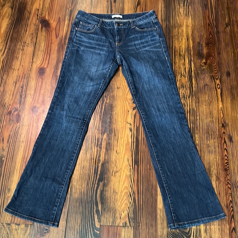 CABI#967R Womens Distressed Low Rise Mdm Wash Bootcut Denim Jeans sz 10 like new